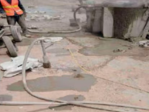 新化水泥混凝土路面板底注浆技术 路面脱空注浆整治方案